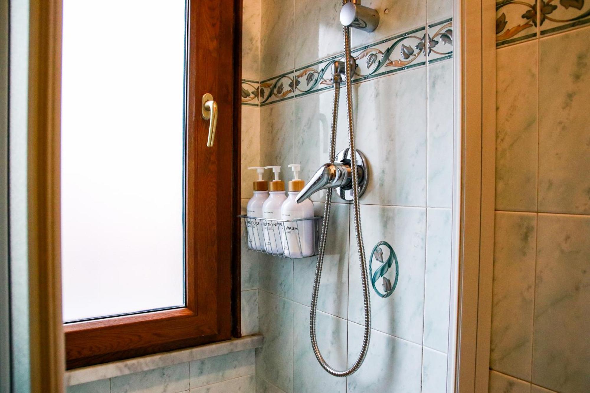 Casa Angelina - Appartamento Zona Sangiovanni โรม ภายนอก รูปภาพ